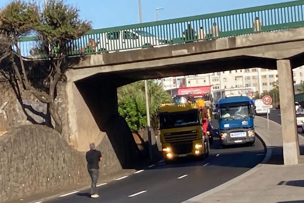 Transporteurs : Opération escargot du Moufia (Région) à la Préfecture