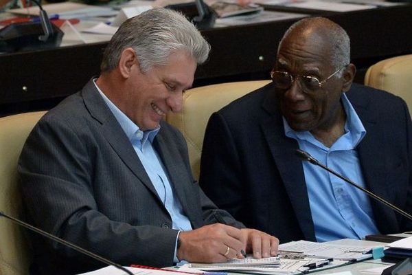 Le président cubain Miguel Diaz-Canel (à gauche) et le premier vice-président Salvador Valdes Mesa, le 21 décembre 2018.