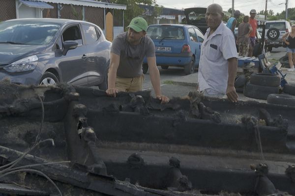 Incendie de bateaux sur le port de pêche de Port-Louis