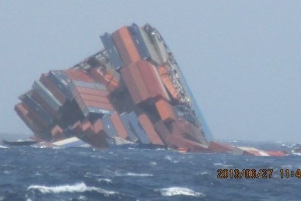 Fin juin 2013, le porte-conteneurs japonais MOL Comfort sombrait à 750 km des côtes indiennes avec 1700 conteneurs et 1500 tonnes de fioul...