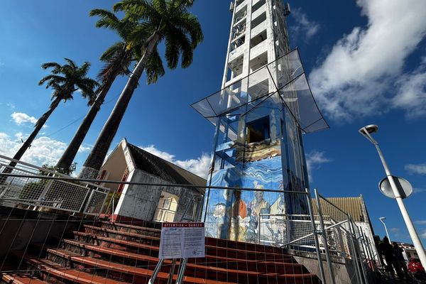 Le chantier du clocher de l'église Saint-Louis au Gosier