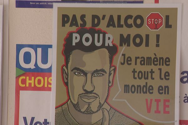 Ces affiches doivent être installées dans les bars et établissements de nuit en 2020. L'alcool est impliqué dans plus de 80% des accidents mortels.