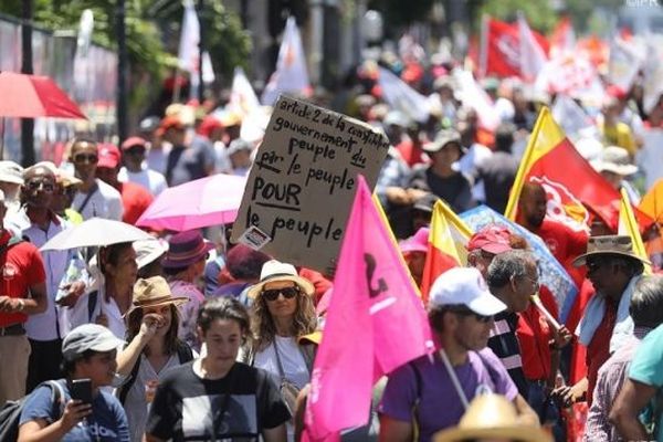 Manifestation devant la préfecture de Saint-Denis, le 5 décembre.