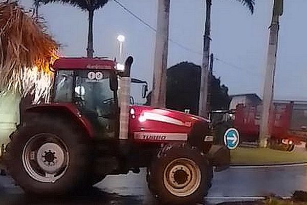 Blocage au rond-point menant vers la balance depuis 7h ce mardi matin.