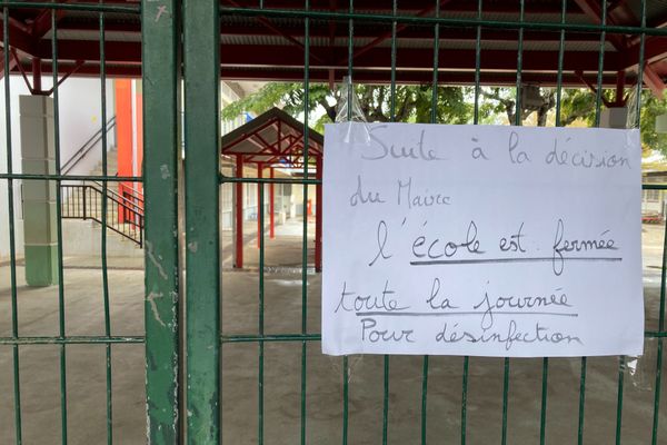 Opération désinfection à l’école du centre des Avirons