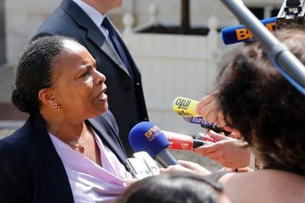 La ministre de la Justice, Christiane Taubira, répond aux médias, le 24 juillet 2013 à l'Elysée à Paris