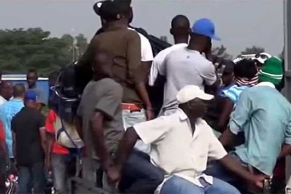 Des milliers d'Haïtiens fuient la République Dominicaine vers Haïti