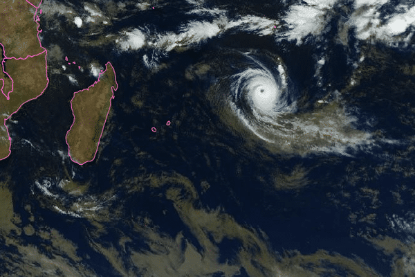 Le cyclone tropical Bheki se situait à 1 650 km de La Réunion à 10h ce dimanche 17 novembre.