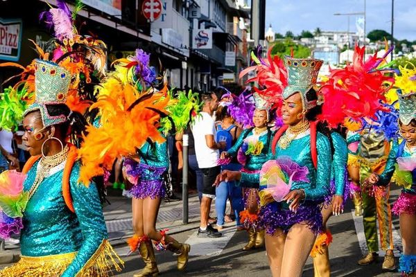 Quelques-unes des plus belles couleurs du "Vidé Kow", la parade de lancement du caranaval 2025 à Fort-de-France (dimanche 12 janvier 2025).