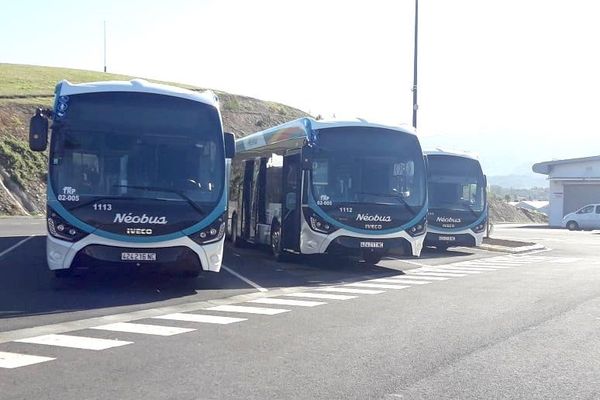 Dépôt des Néobus, Nouméa, jour de grève Tanéo, 2 juillet 2020