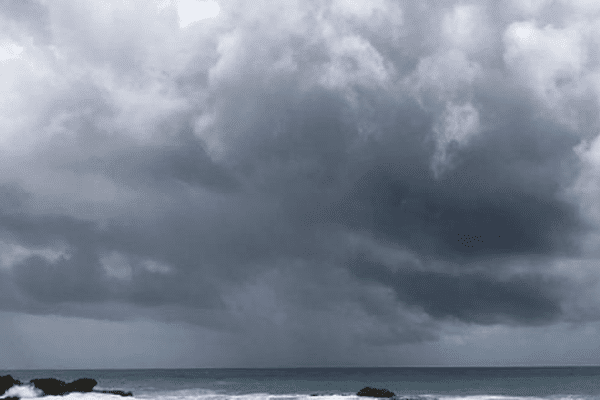 Météo France observe une concentration de nuages par endroit, en Guadeloupe - 04/10/2024.