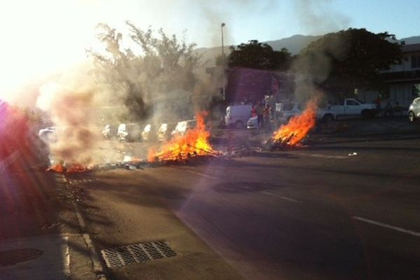 Grève du BTP Feu et bouchon Le Port Avril 2016