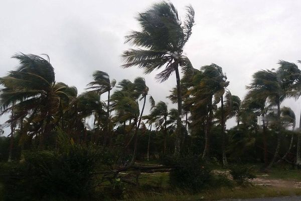 A Ouvéa, ce lundi 8 mai. Iaai devrait être la première région de Nouvelle-Calédonie concernée par le cyclone Donna.