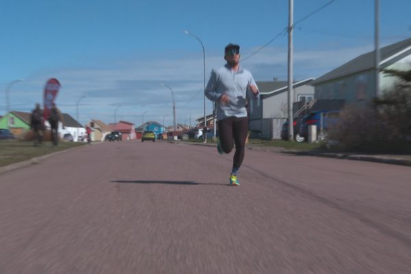 Morgan Hansen vainqueur détaché de l'édition 2024 du Tour du Calvaire à Miquelon.