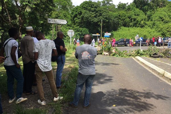 Le carrefour Ngwézy occupé depuis 5 heures du matin