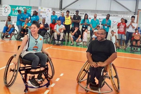 La joie d'essayer les fauteuils adaptés à la pratique du sport