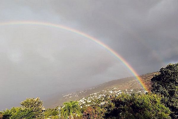 La vigilance jaune, fortes pluies et orages, qui débute à 11h, devrait être levée à 18h. Elle concerne, pour l'heure, uniquement l'Ouest.