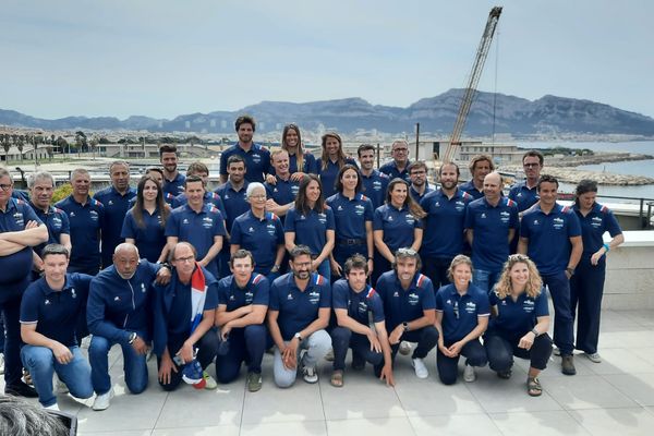 L'équipe de France de voile à Marseille en début d'après-midi à l'occasion de la présentation des sportifs sélectionnés pour les JO de Paris