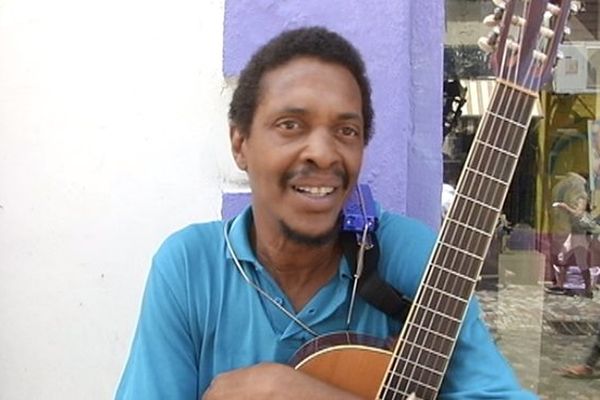 Le seul chanteur des rues de Fort de France