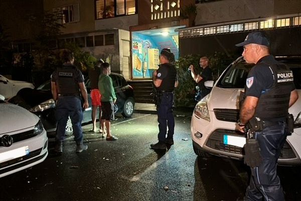 75 policiers ont été déployés dans le quartier de la Rocade au Moufia dans le cadre d'une opération "Place nette