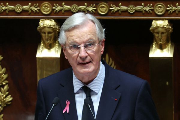 Le Smic sera revalorisé de 2% au 1er novembre, avec deux mois d'avance sur la date prévue, annonce Michel Barnier.