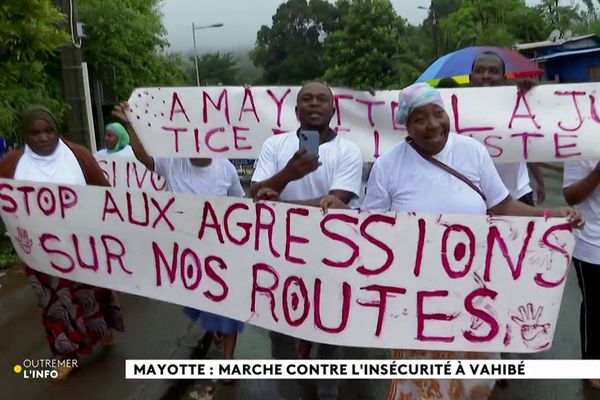 Marche contre l'insécurité à Vahibé à Mayotte