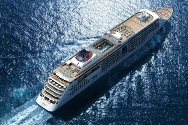 EUROPA 2 - UN DES PAQUEBOTS DE L' ARMATEUR ALLEMAND HAPAG LLOYD CRUISES