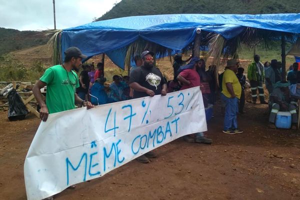 Conférence de presse du collectif samedi matin, à hauteur de l'usine du Sud.