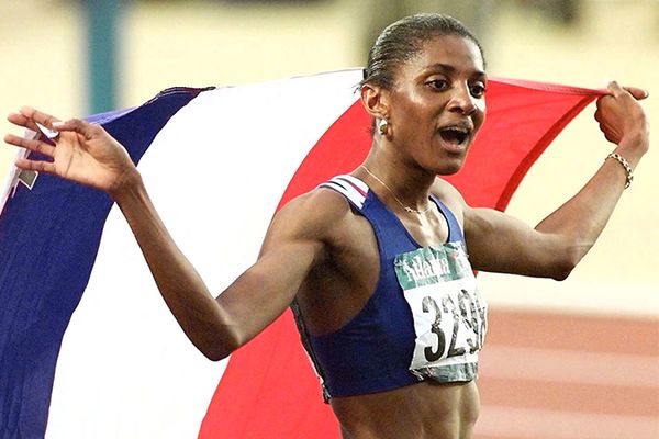 Marie-José Perec après sa victoire sur le 400 mètres en 48.25 sec à Atlanta en 1996