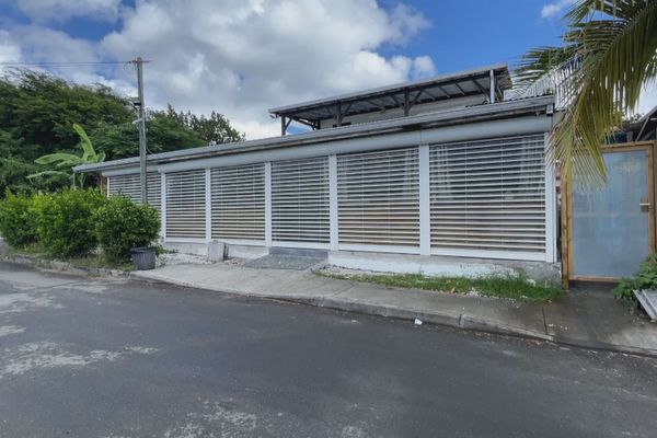 Situé sur la plage de Saint-Félix, au Gosier, le restaurant-bar le Petit New-York ferme définitivement ses portes après 15 années d'existence.