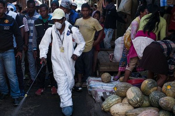 Désinfection à Madagascar pour lutter contre la peste